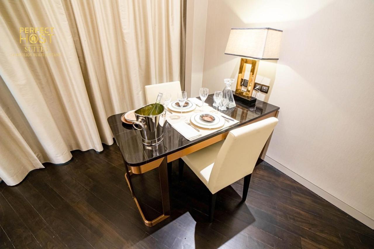Ph Suites At Pavilion Bukit Bintang 쿠알라룸푸르 외부 사진 A table in a hotel room